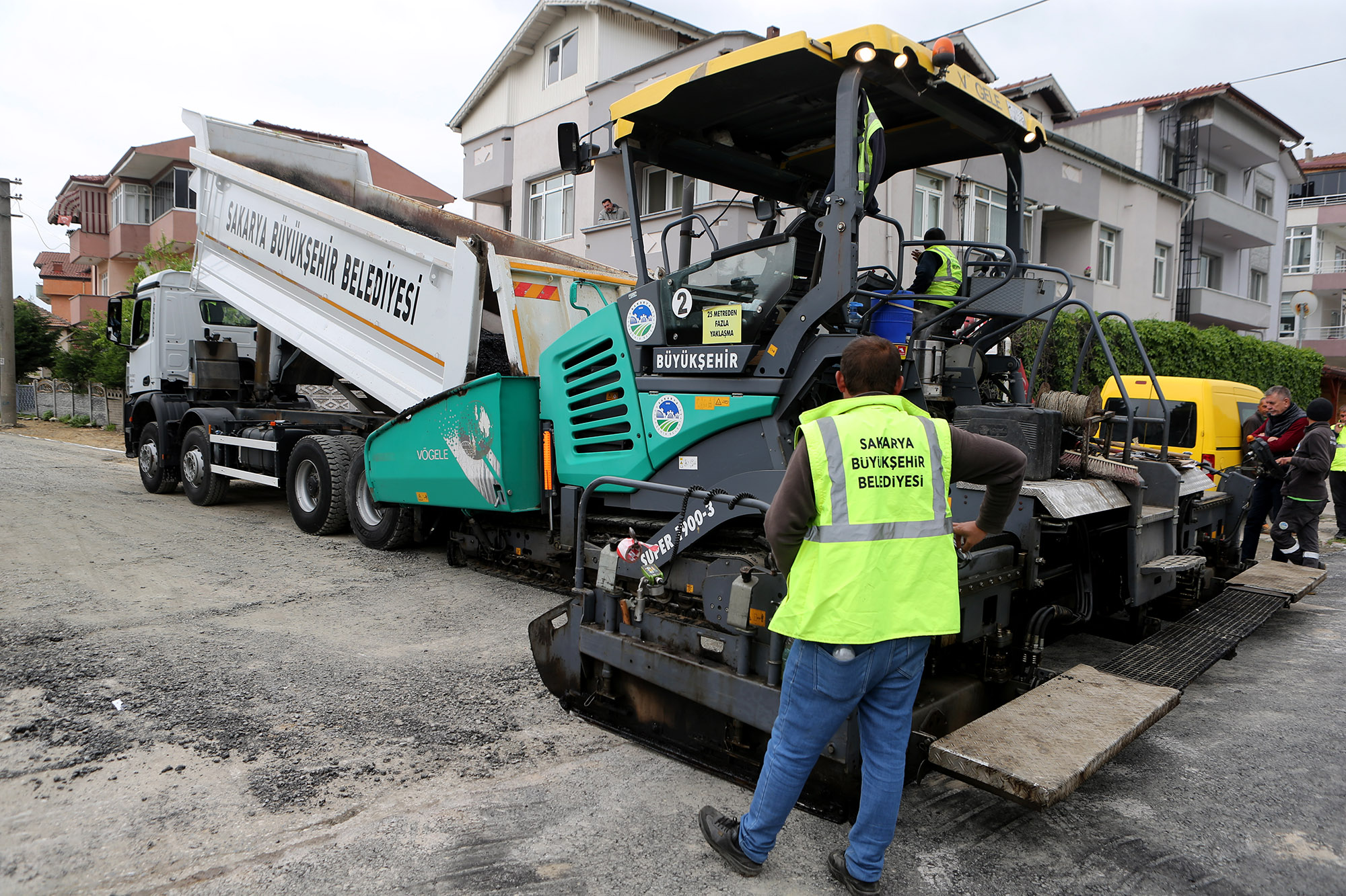 Büyükşehir hastaneye giden tüm güzergahlara dokundu