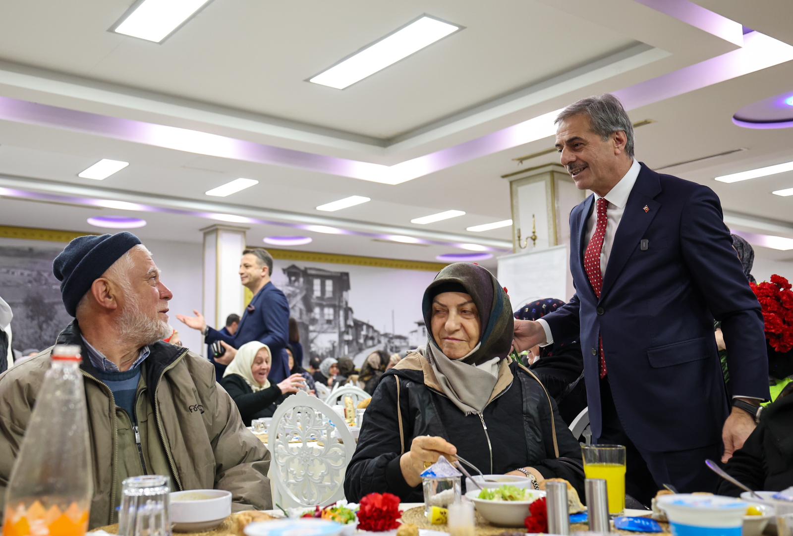 “Başımızın tacı büyüklerimizi asla yalnız bırakmayacağız”