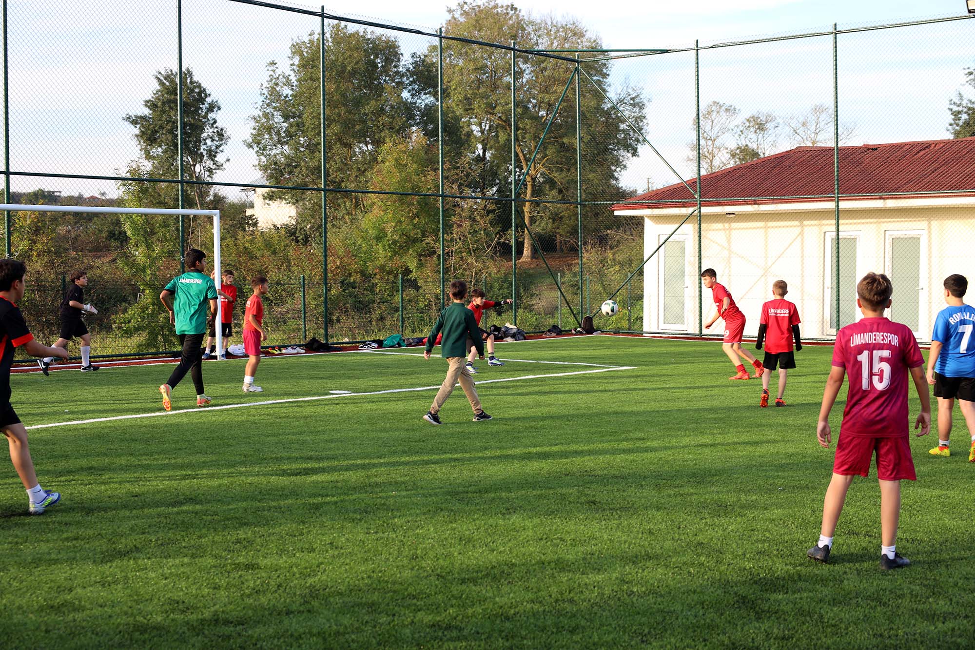 Karasu Limandere yeni spor tesisine kavuştu
