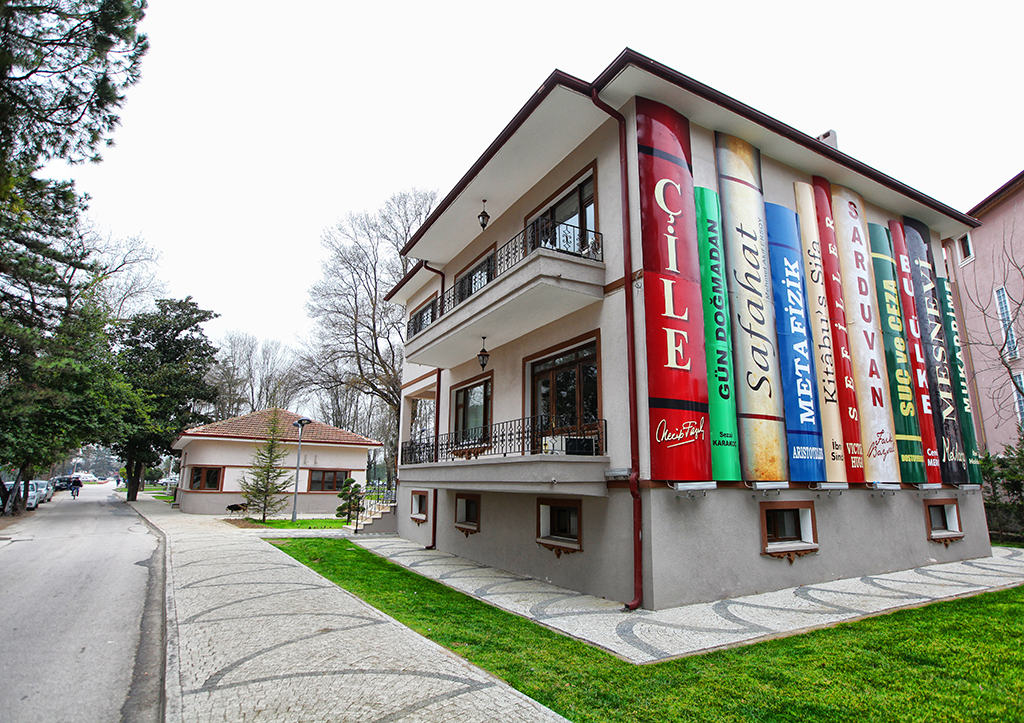 Faik Baysal Kütüphanesi YKS adaylarını bekliyor