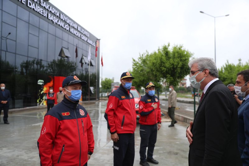 Başkan Yüce, yapımı tamamlanan Hendek İtfaiye Hizmet Binası’nı ziyaret etti