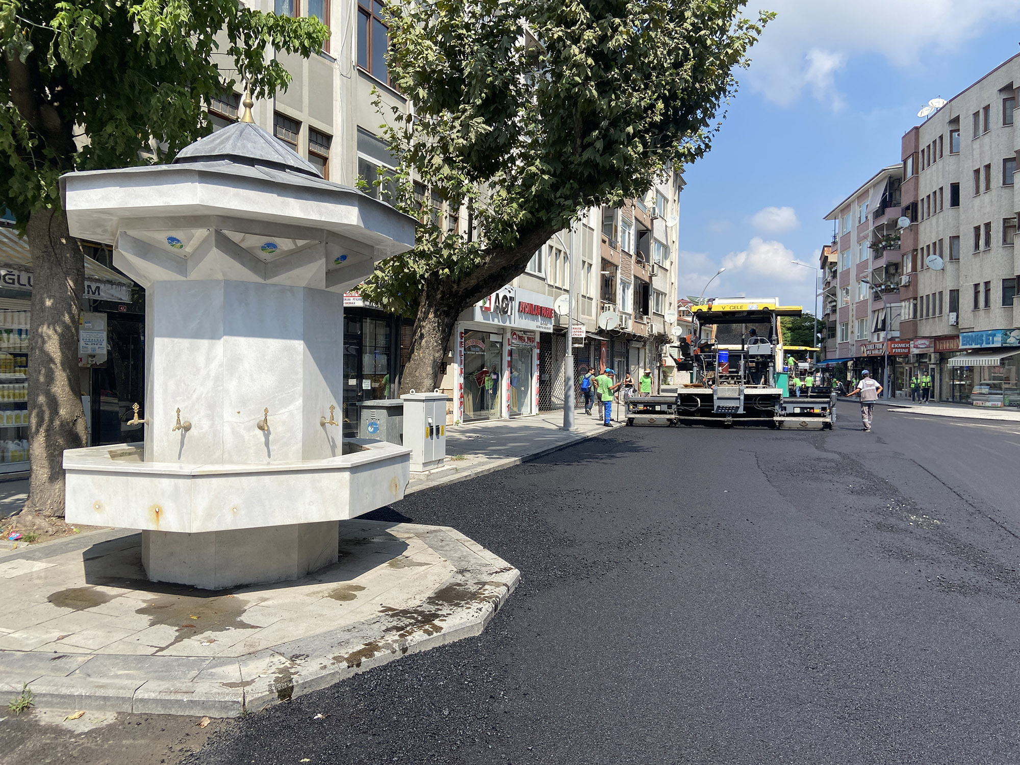 Çeşme Meydanı Caddesi yeni yüzüne kavuştu