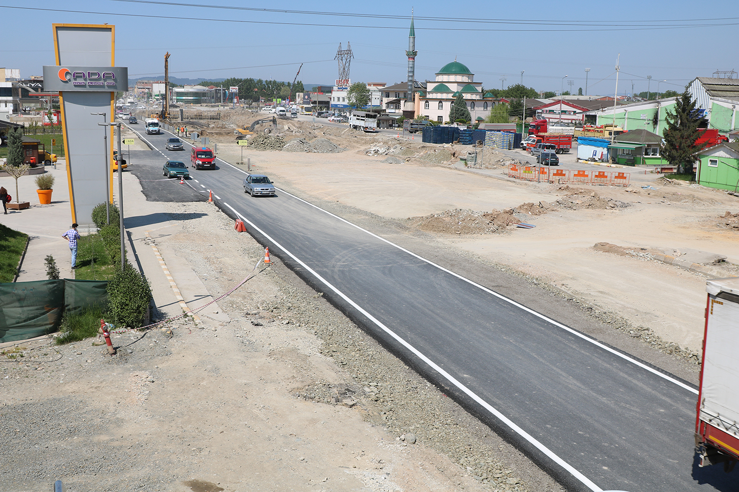 Düzenli akış için yan yol hizmette