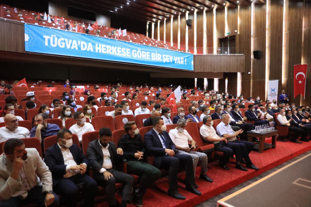 “İlim ve irfan sahibi gençler ülkemizin umududur”