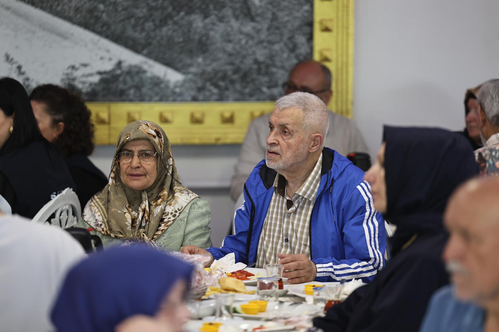 Yusuf Alemdar YADEM sakinleri ve çiftlerle aynı sofrada: “Aile, her şeydir”