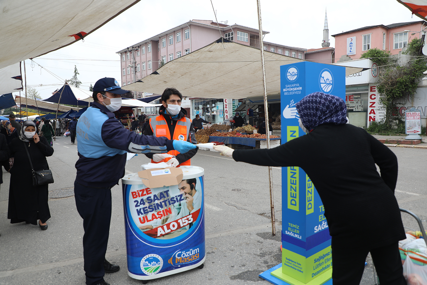 Hendek ve Ferizli ilçelerinde maske dağıtımı sürüyor	