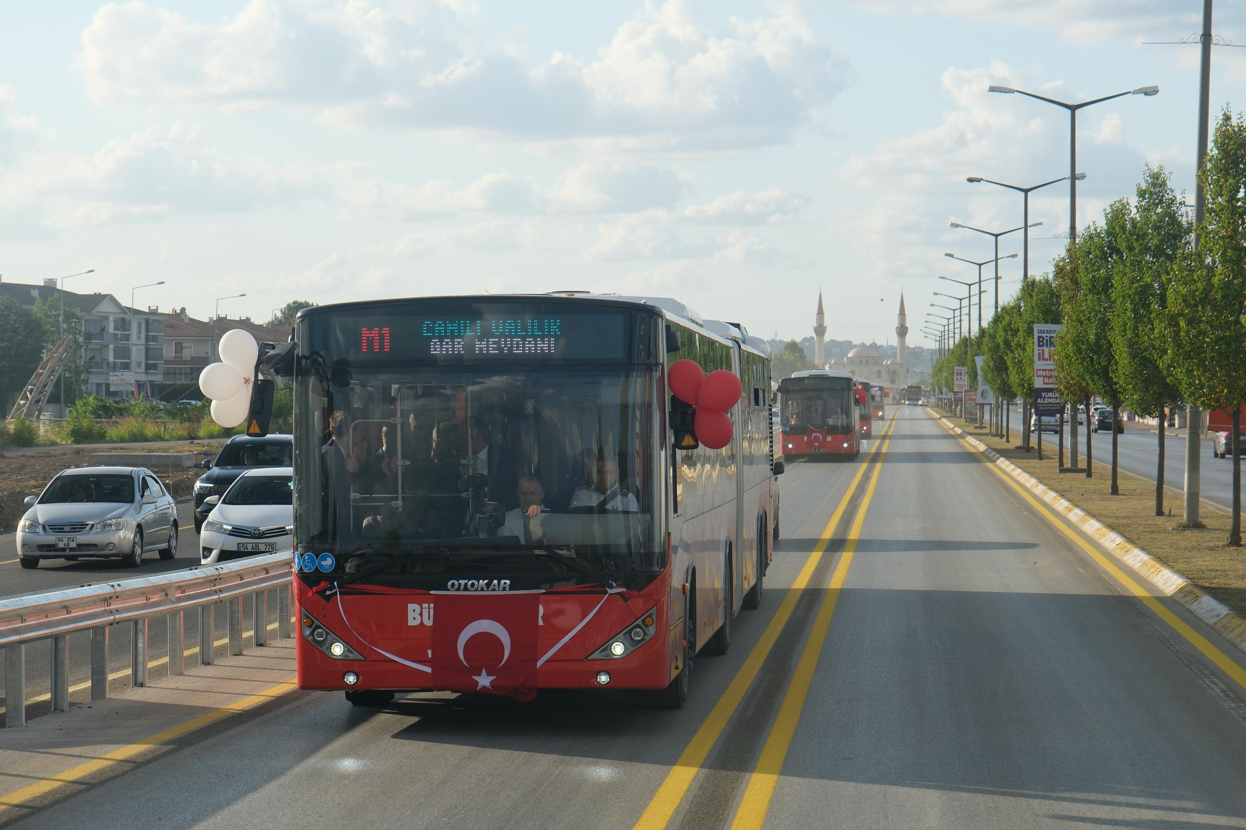 Metrobüsler seferlerine başladı: Büyükşehir detayları açıkladı