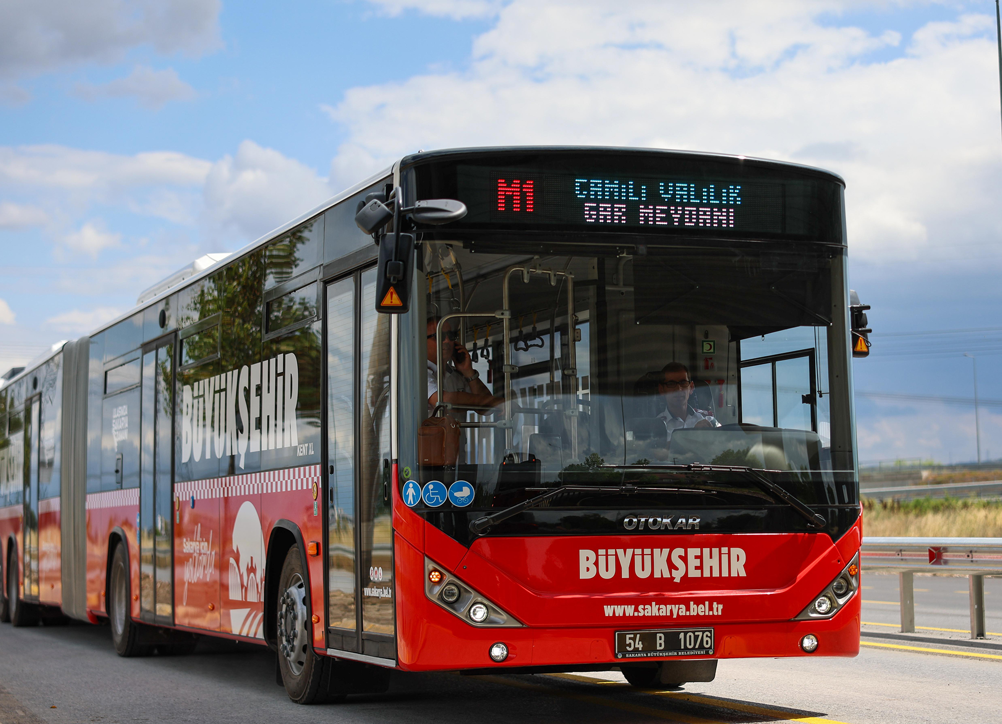 Metrobüsler Yusuf Alemdar’ın söz verdiği tarihte Sakarya yollarında