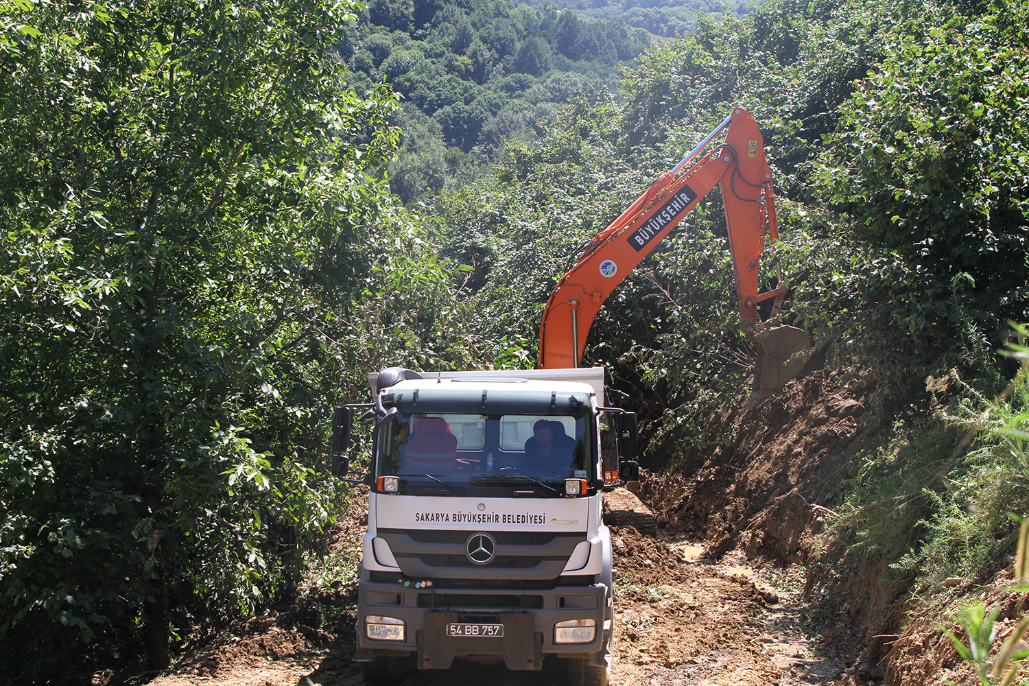 Büyükşehir’den 5 ayda 136 bin 397 ton asfalt