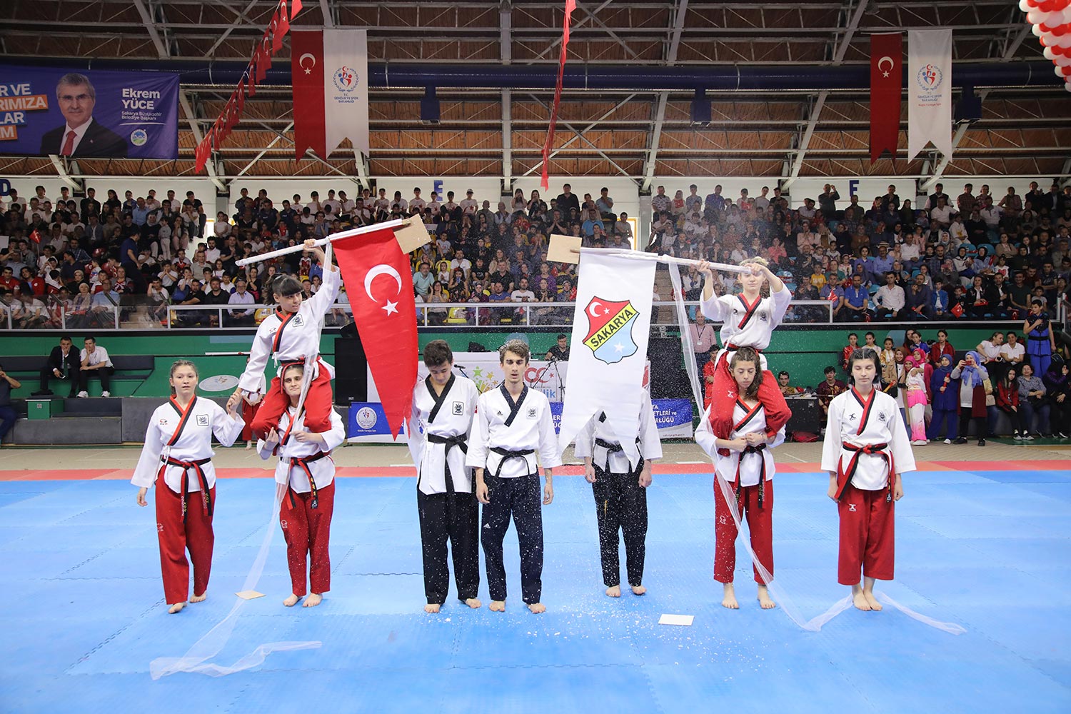 “Gençlerimize her daim inanıyor ve güveniyoruz”