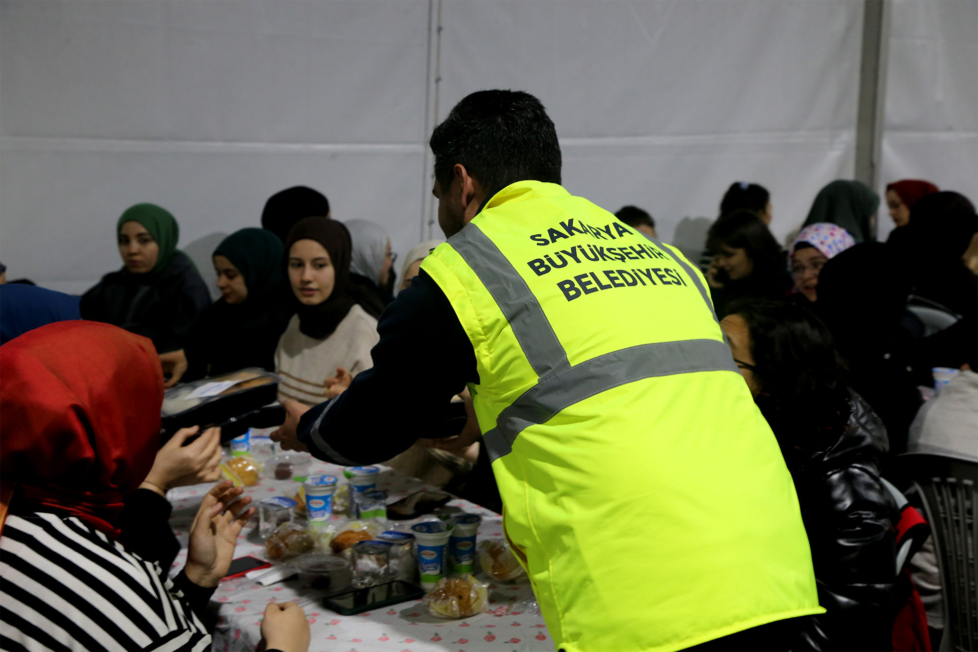 Büyükşehir’in iftar geleneği: Farklı diller ve kültürler Ramazan’da aynı duada buluşuyor