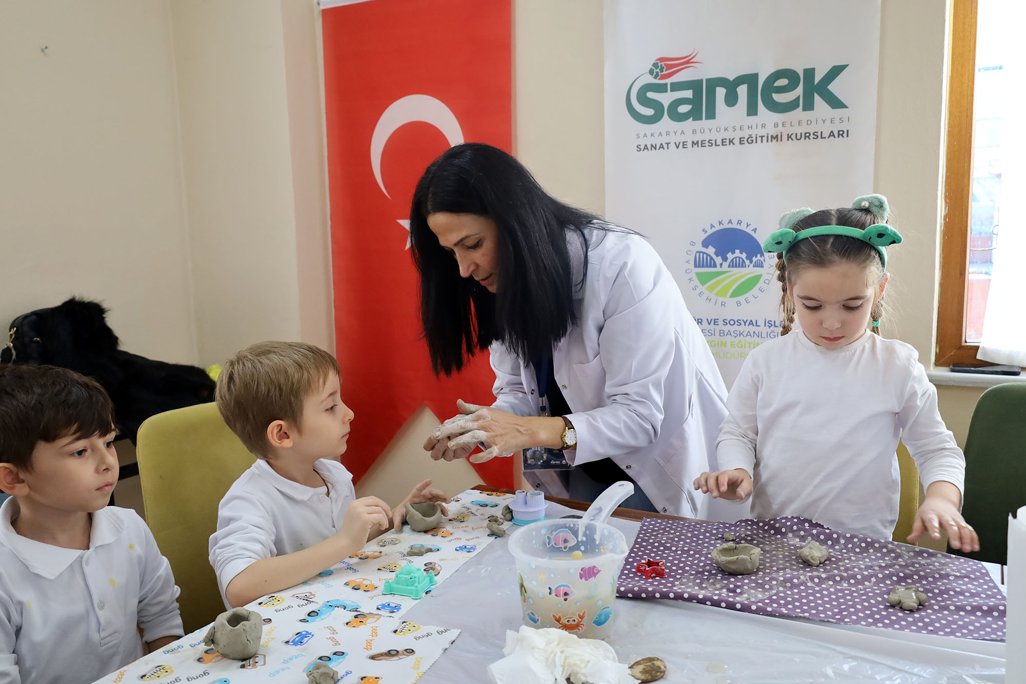 SAMEK atölyelerinde minikler seramikle, gençler tezhiple tanıştı