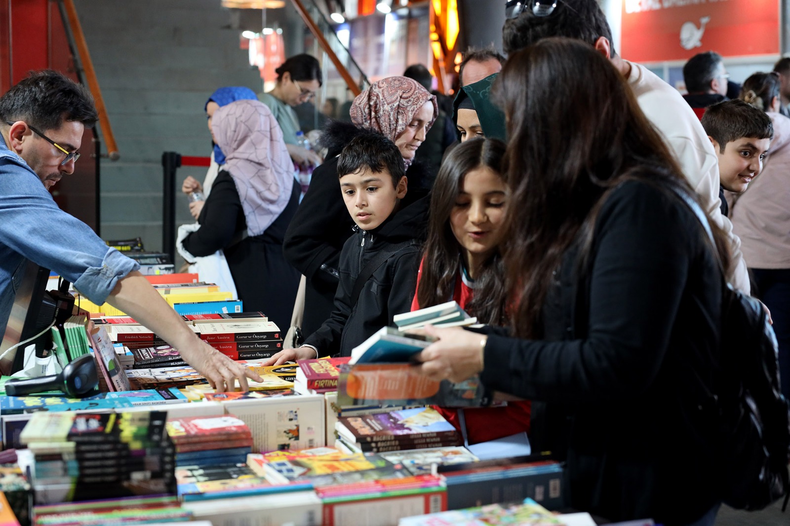 Sakarya Çocuk Edebiyatı Fuarı hafta sonunda doldu taştı