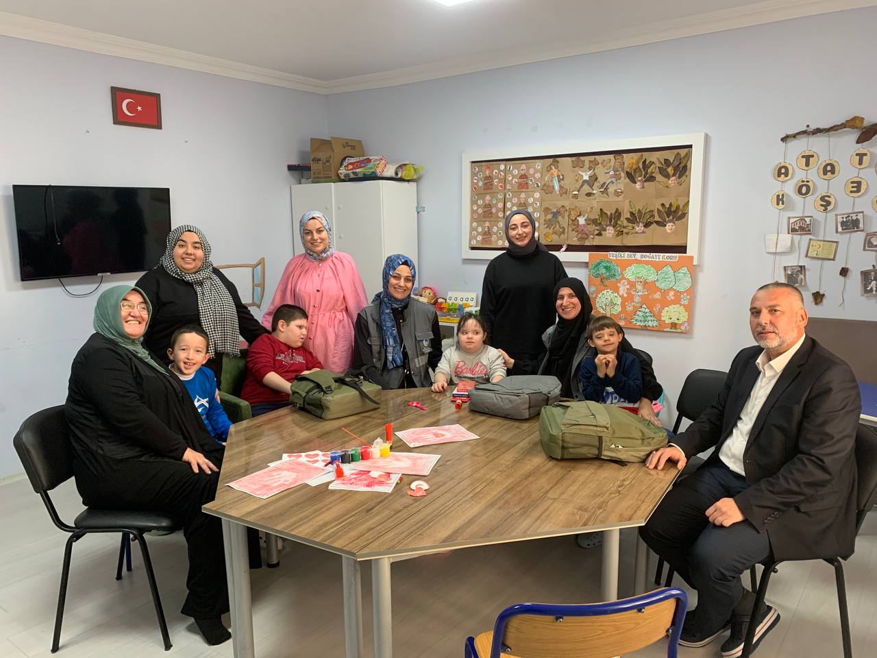 Büyükşehir’den Pamukova’da özel öğrencilere anlamlı ziyaret