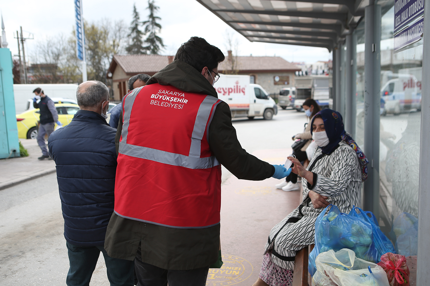 İlçelerde ücretsiz maske dağıtımı devam ediyor