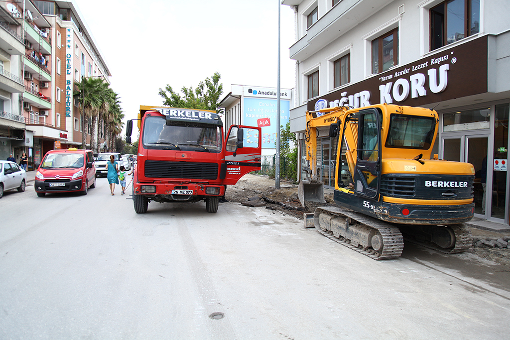 Ankara Caddesi’nde Dönüşüm Sürüyor