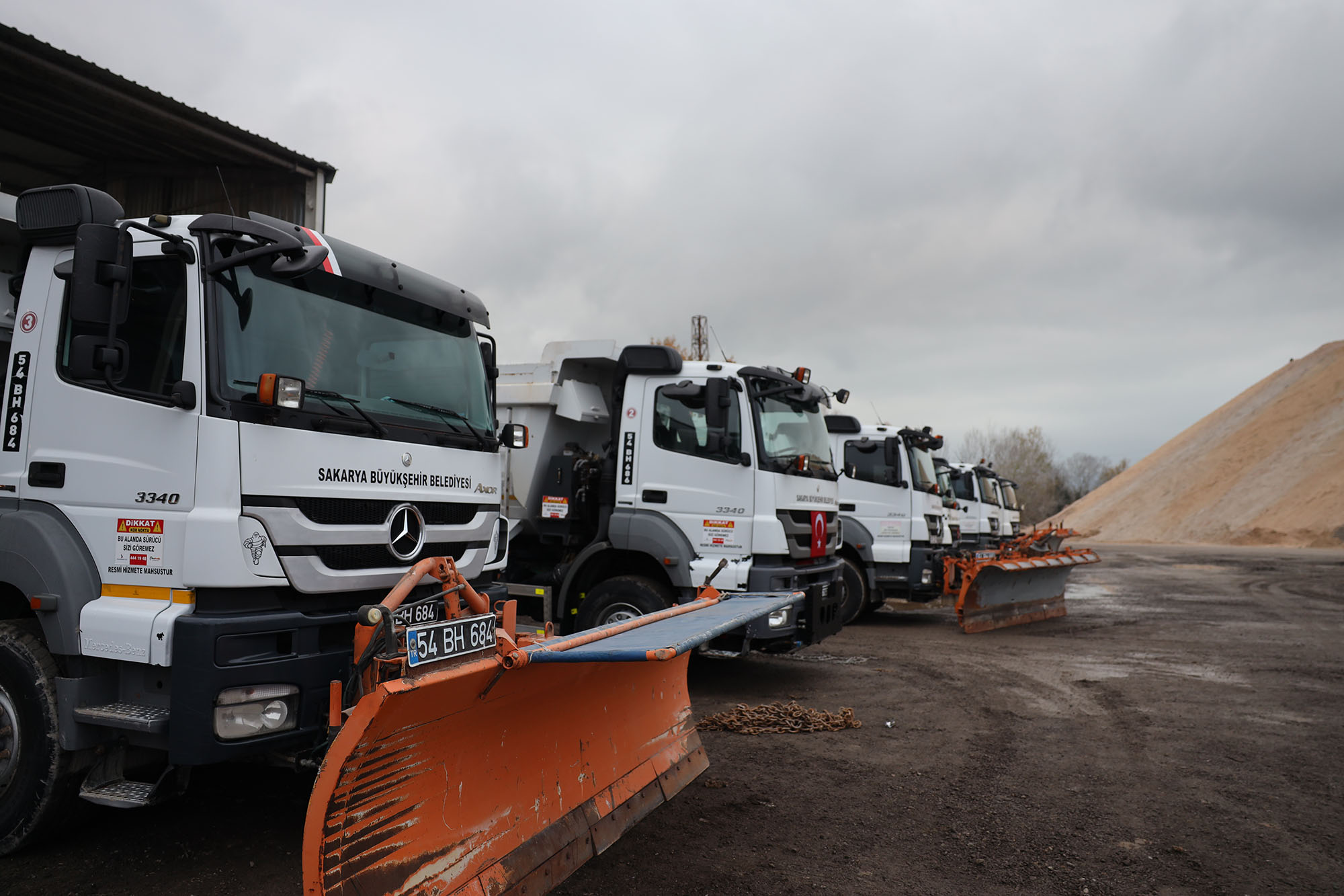 Büyükşehir karla mücadele için göreve hazır: Ekipler teyakkuzda