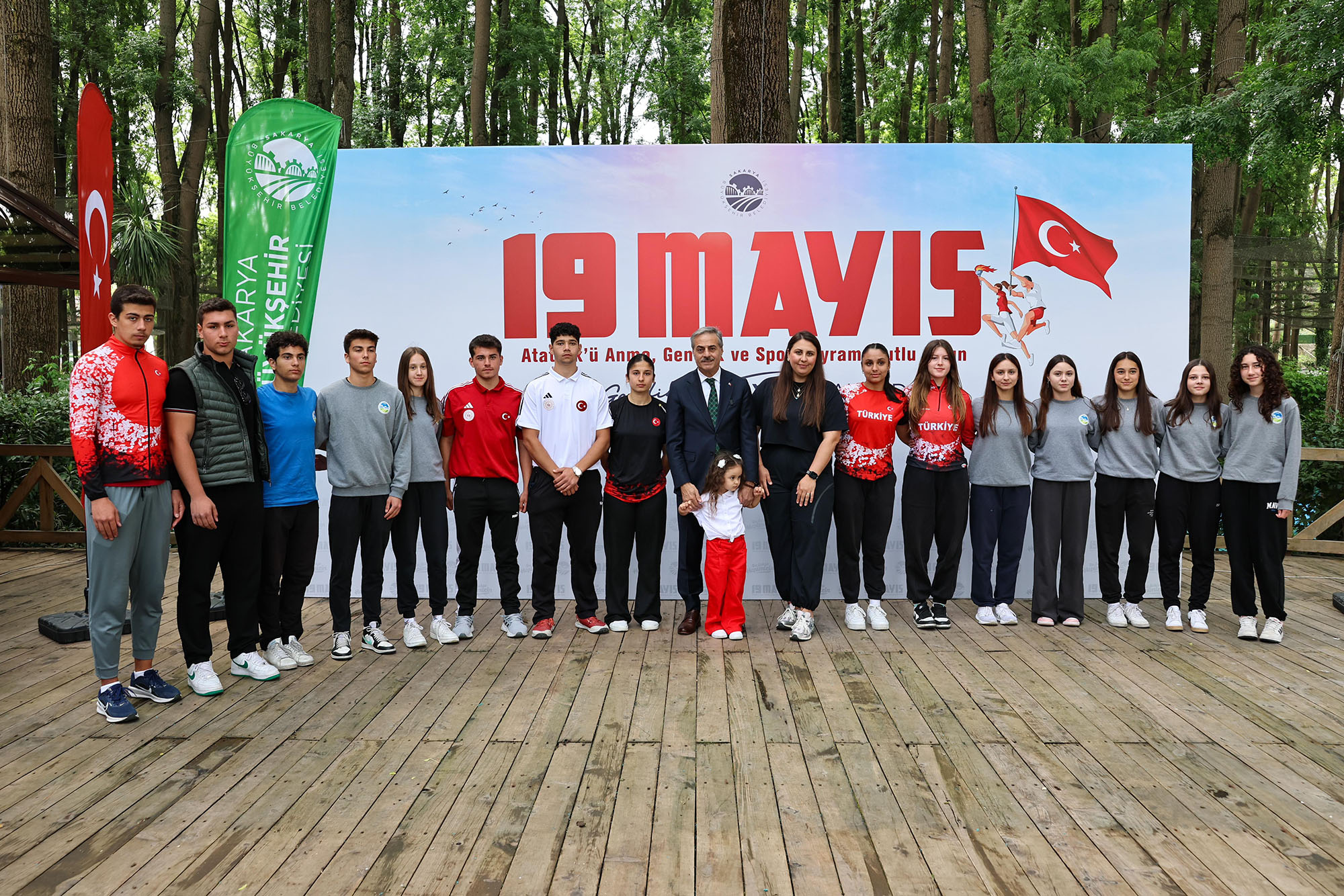 “Şehrimizin ve ülkemizin geleceği gençlerin başarılarından gurur duyuyoruz”