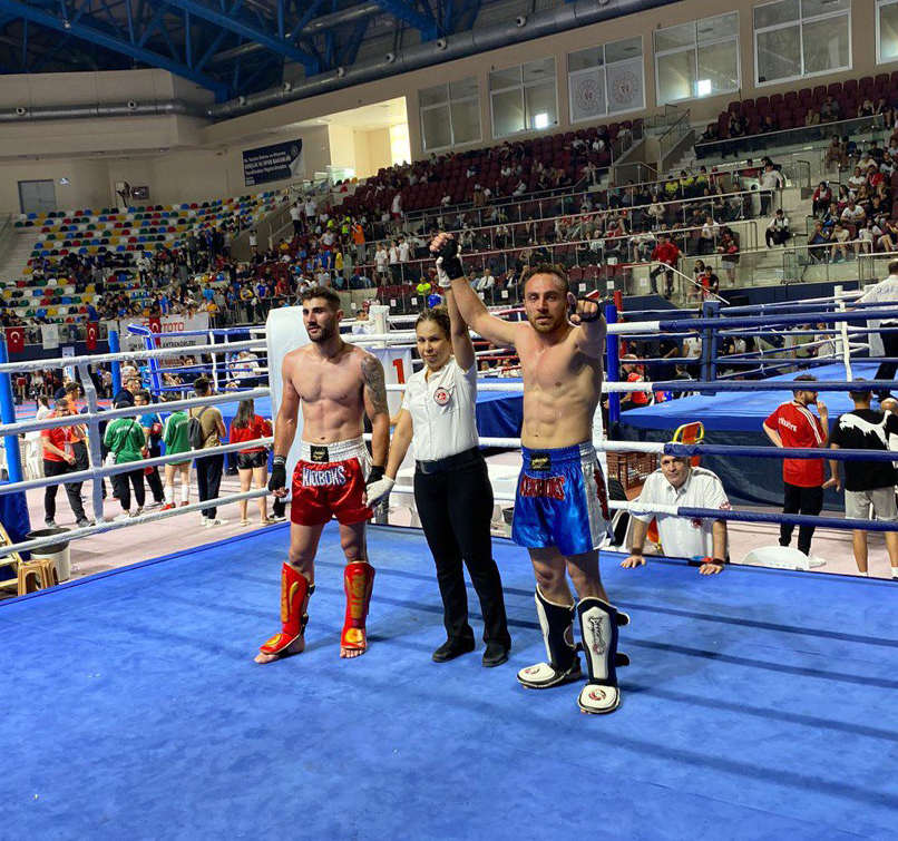 Büyükşehir Kick Boks’cuları nefes kesti