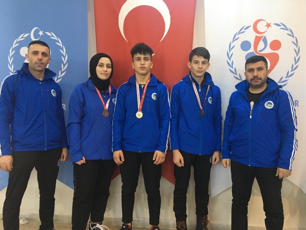 Büyükşehirli sporcular Kick Boks’ta kürsüde