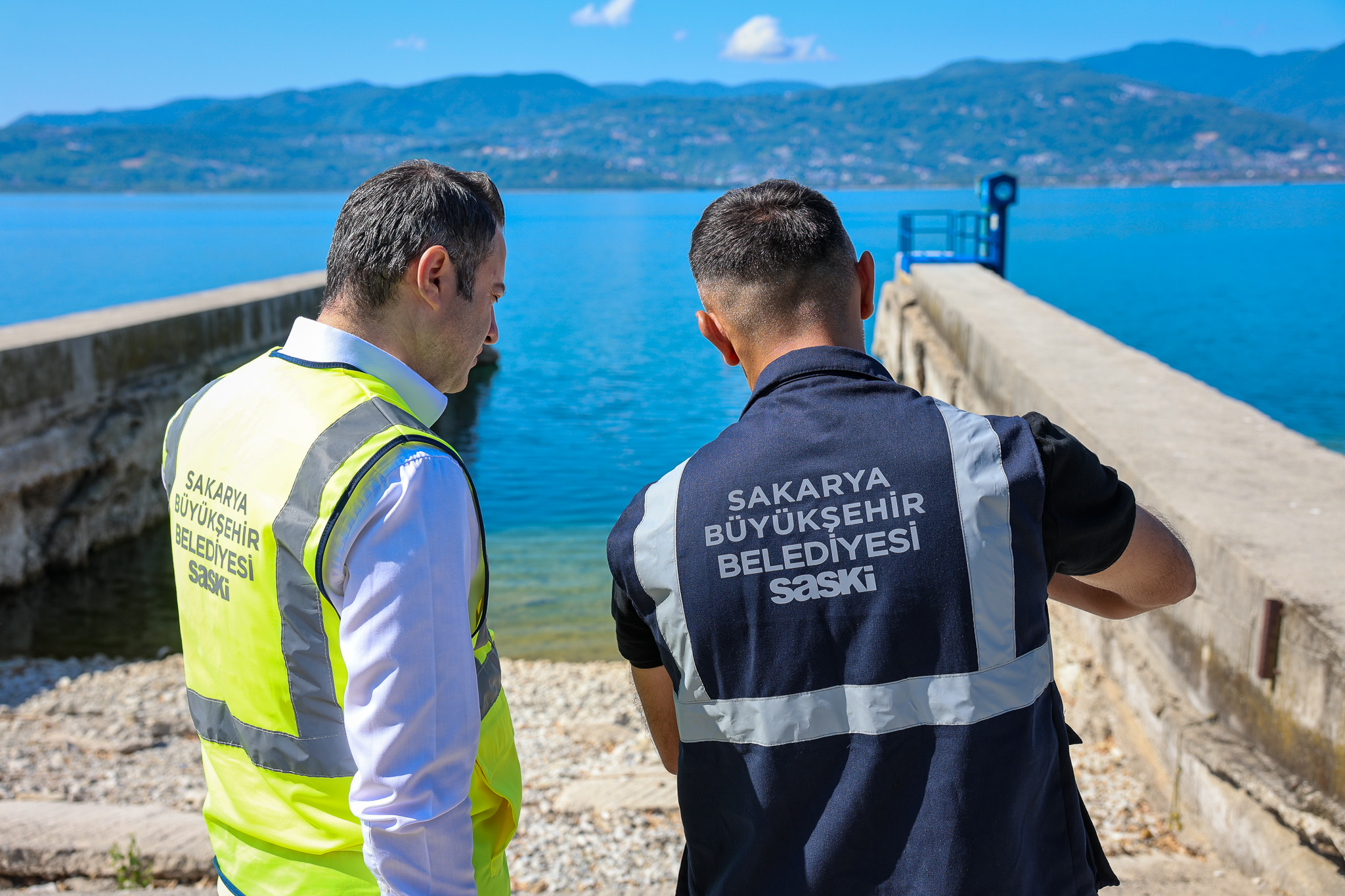 Gölün 25 metre derinindeki su alma hatları dalgıçlar ile temizleniyor