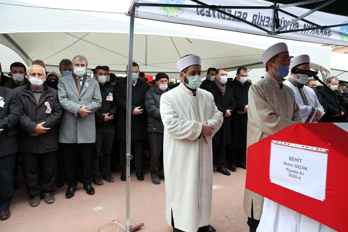 Sakarya şehidini son yolculuğuna uğurladı