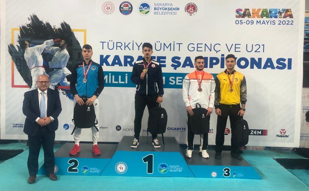 Karate şampiyonasına Büyükşehir damga vurdu