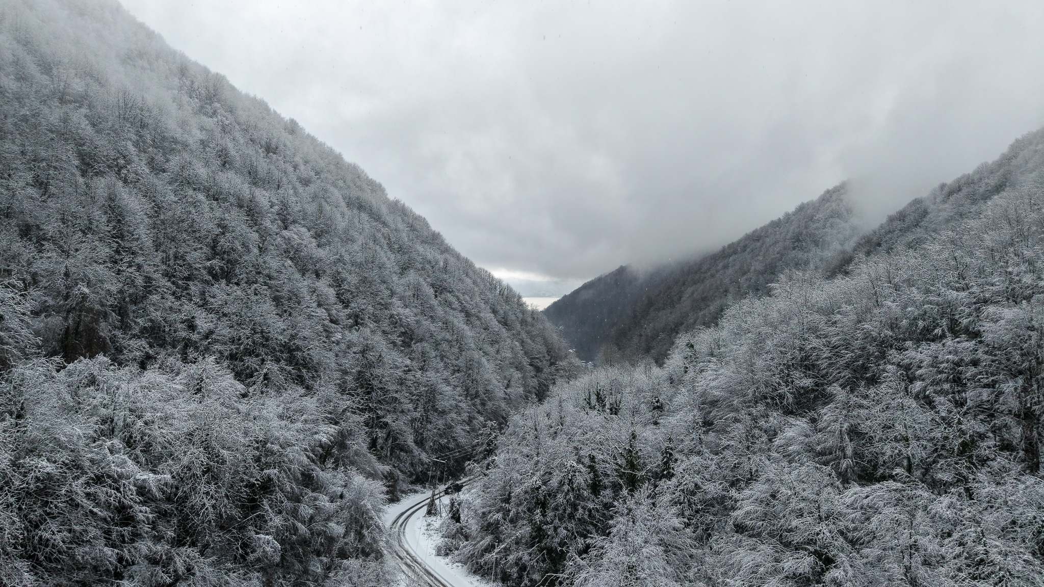 Beyaz örtü Sapanca Gölü’nü besleyen derelere can oldu