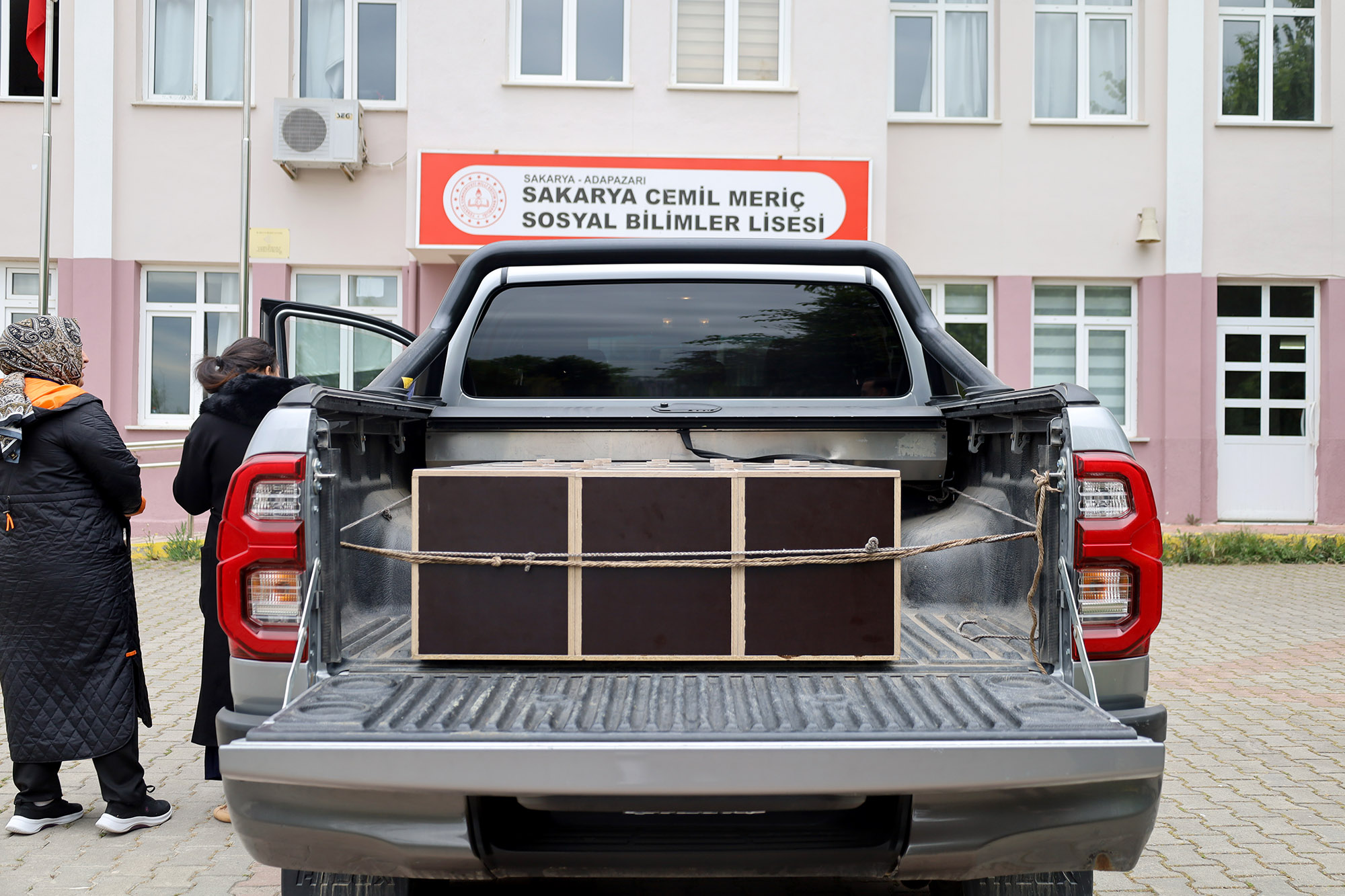 Özel çocuklardan anlamlı çalışma: Kuş evleri ve kedi yuvaları ürettiler…
