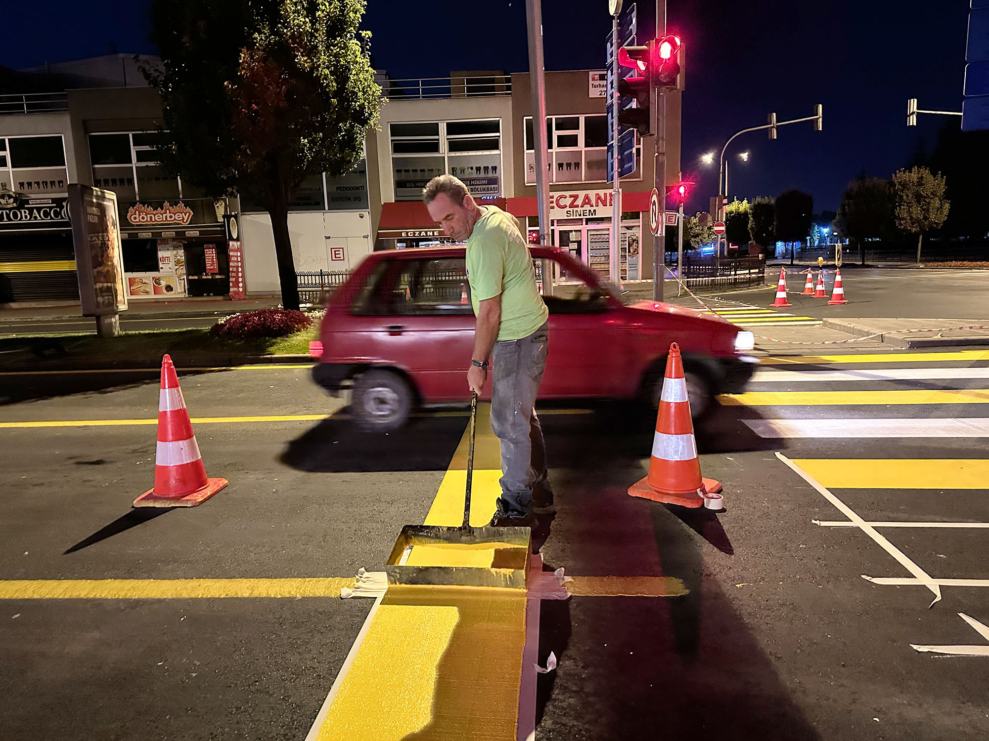 Büyükşehir şehrin kalbinde gece mesaisinde