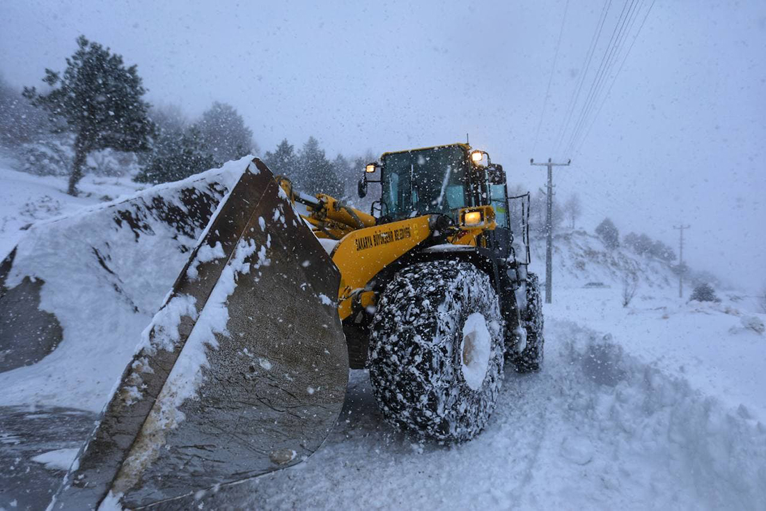 Büyükşehir şehrin merkezinden en uzak noktasına kadar müdahalelerini sürdürüyor