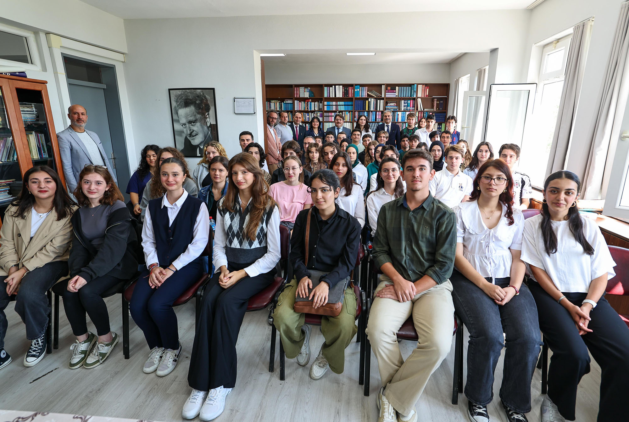 Başkan Alemdar gençler için 3 farklı çalışmayı anlattı ve öğrencilere çağrı yaptı: “Kendi hikâyenizi, kendiniz yazın” 