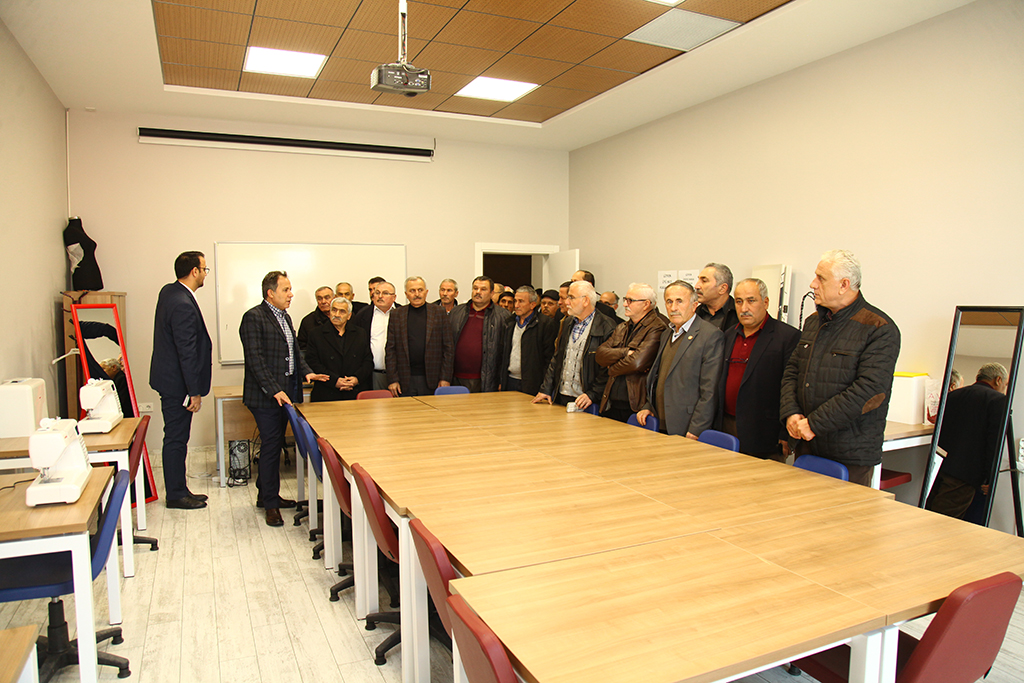 Geyve’ye en renkli hediye