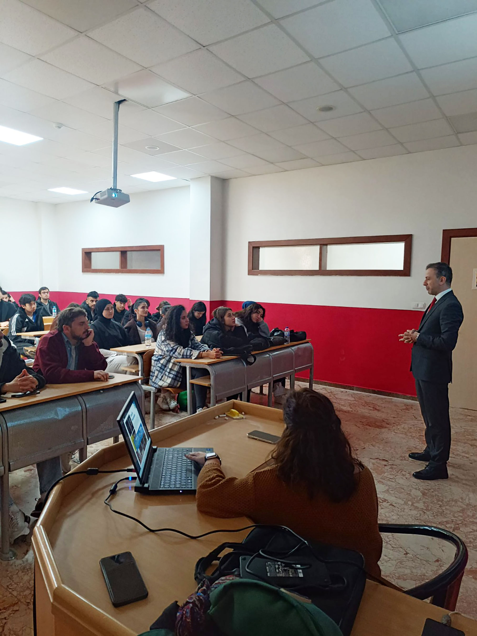 Büyükşehir, tarihi spor yatırımlarını üniversite gençliğiyle paylaştı