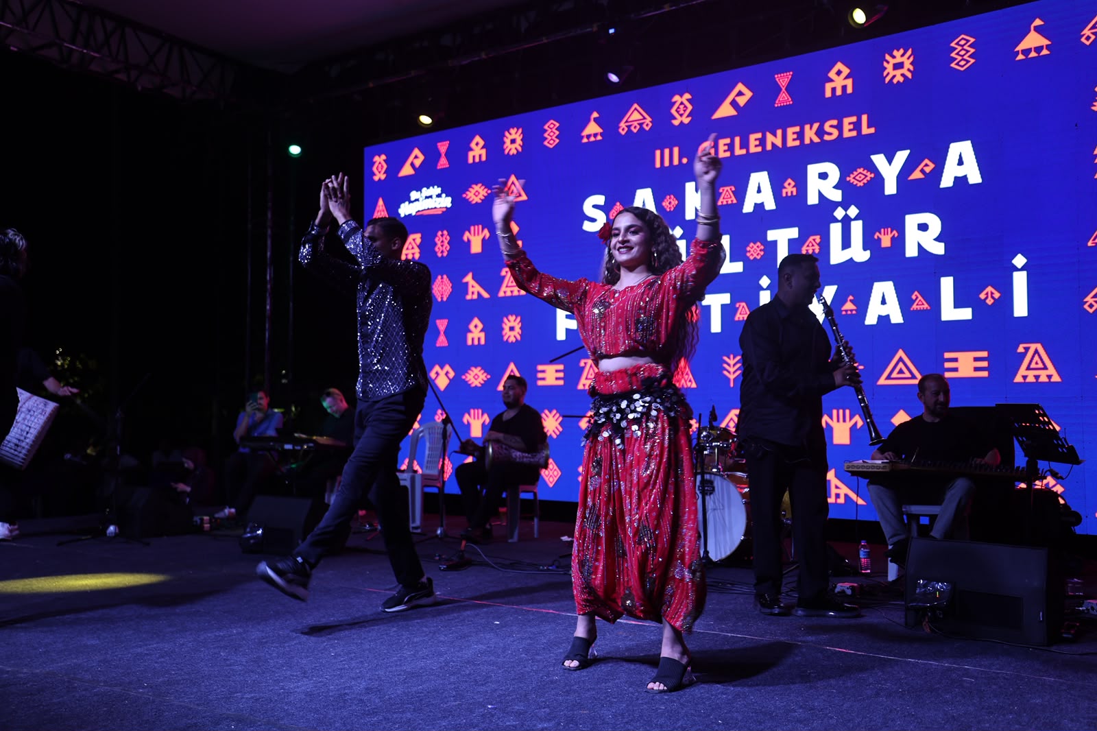 Millet Bahçesi’nde kültürlerin buluştuğu festival renkli finalle tamamlandı