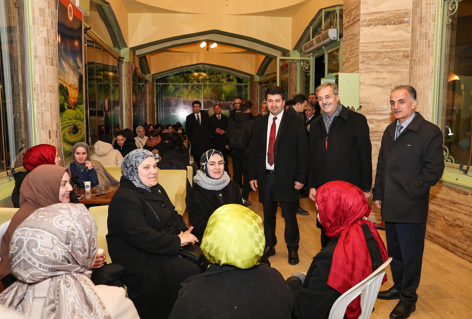 Başkan Yusuf Alemdar, iftarını gençlerle birlikte açtı: “Her zaman yanınızdayız”