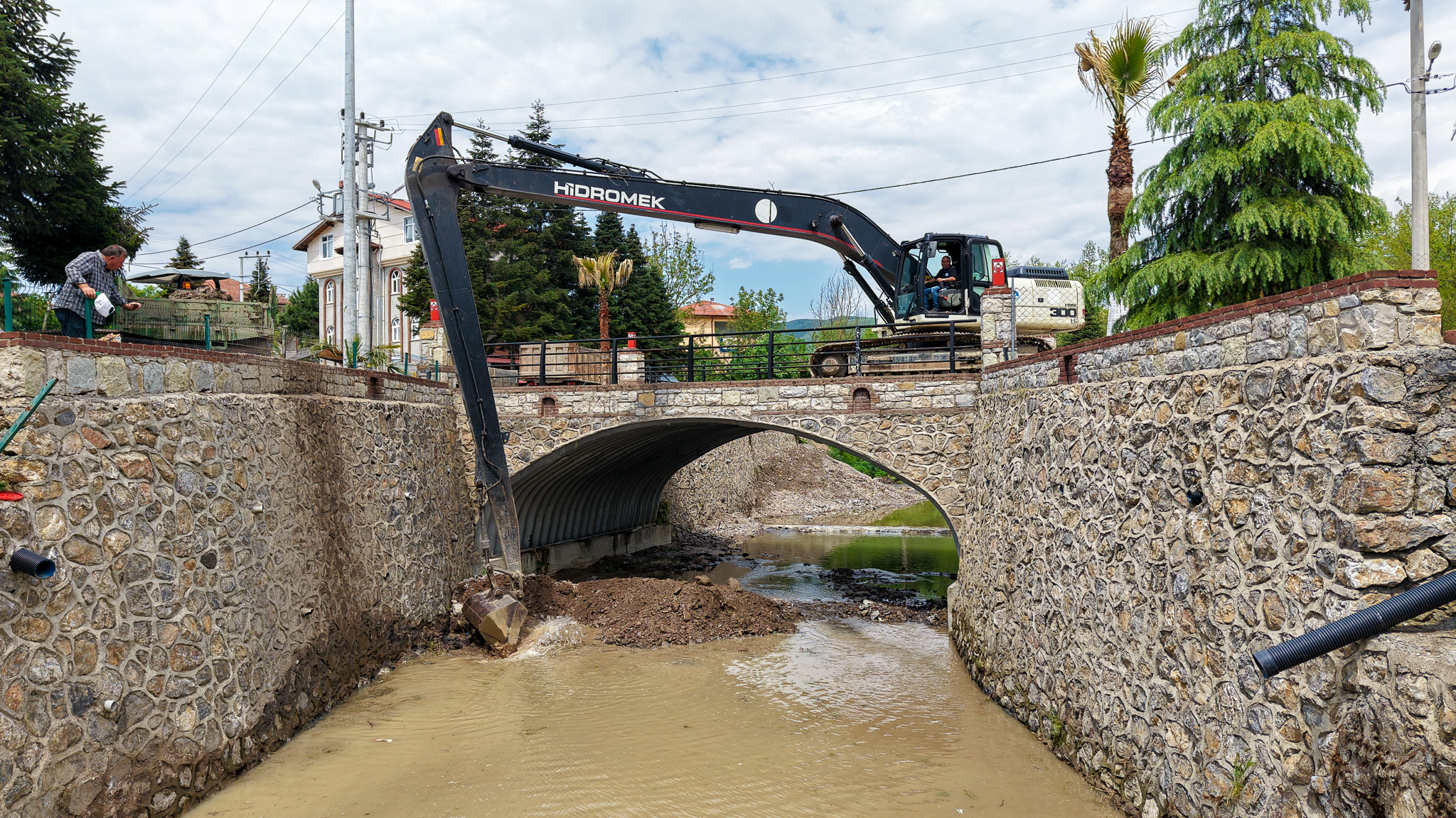 Hendek Kazımiye Mahallesi’nde dere ıslah çalışmaları tamamlandı