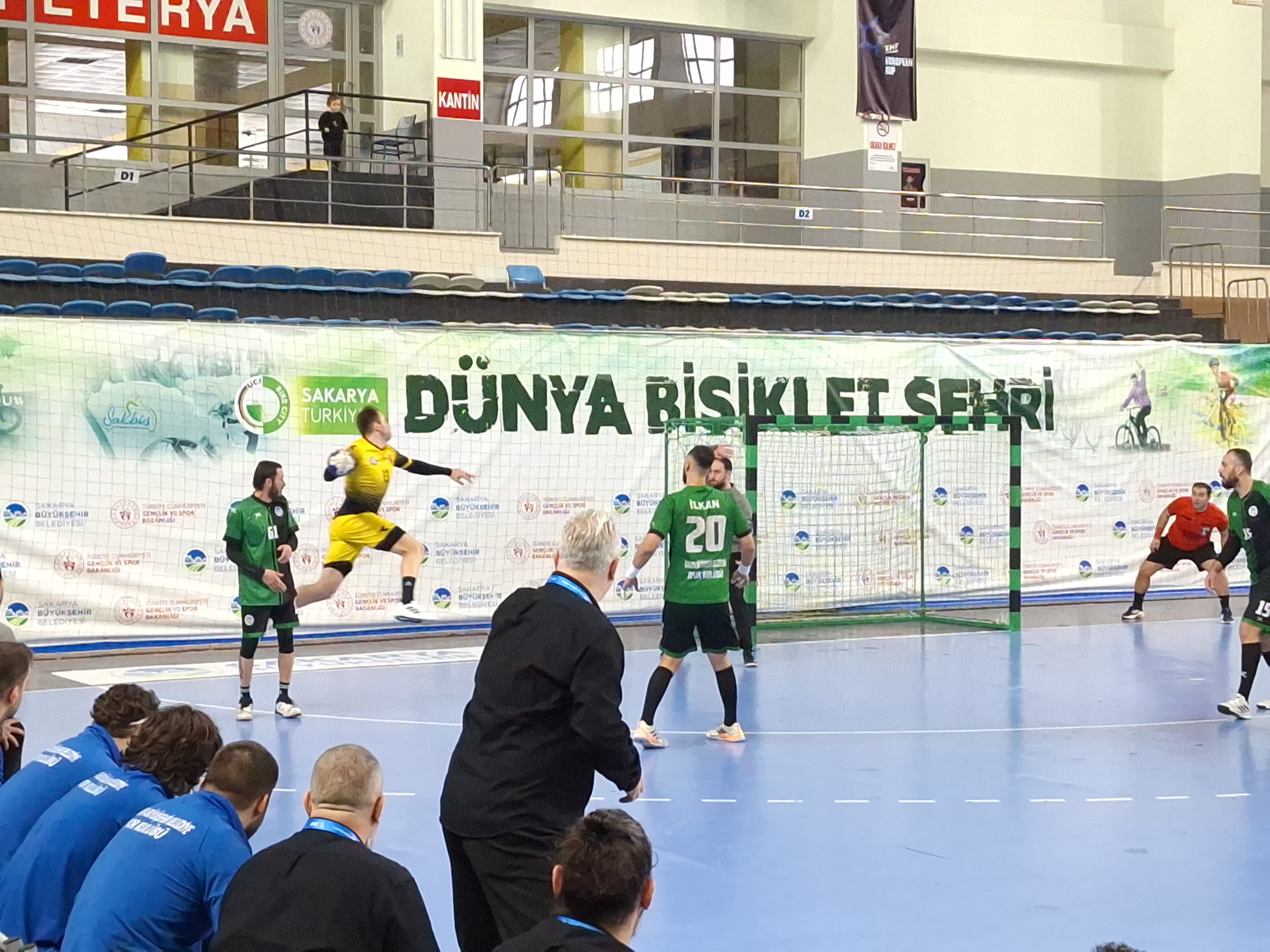 Büyükşehir Hentbol evinde kaybetti: 34-37