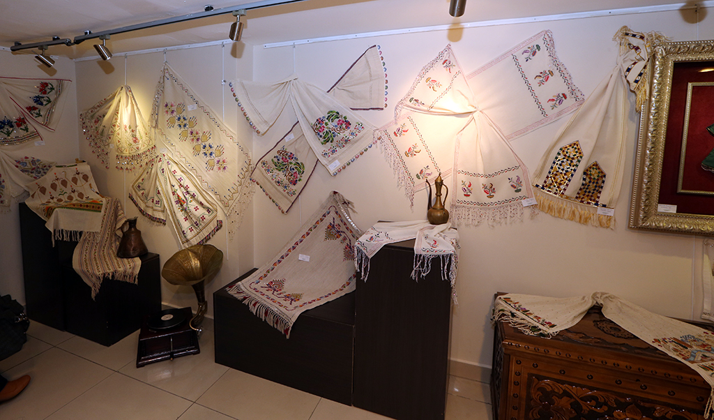 El Sanatları AKM’de Sergileniyor