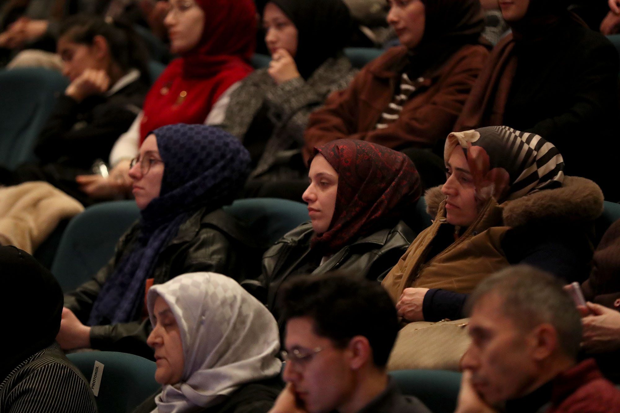 “Geniş olan ahiretin sohbeti ferahlatır”