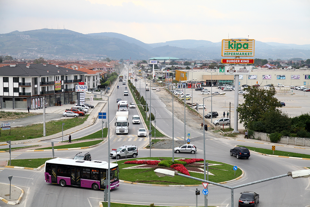 Yazlık Kavşağı ile Kipa arası yenileniyor