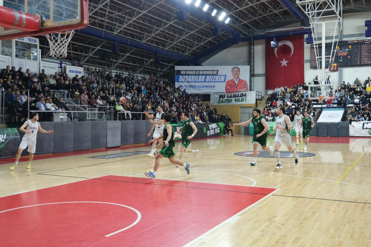 Büyükşehir Basketbol taraftarı önünde 7’de 7 yaptı: 90-76