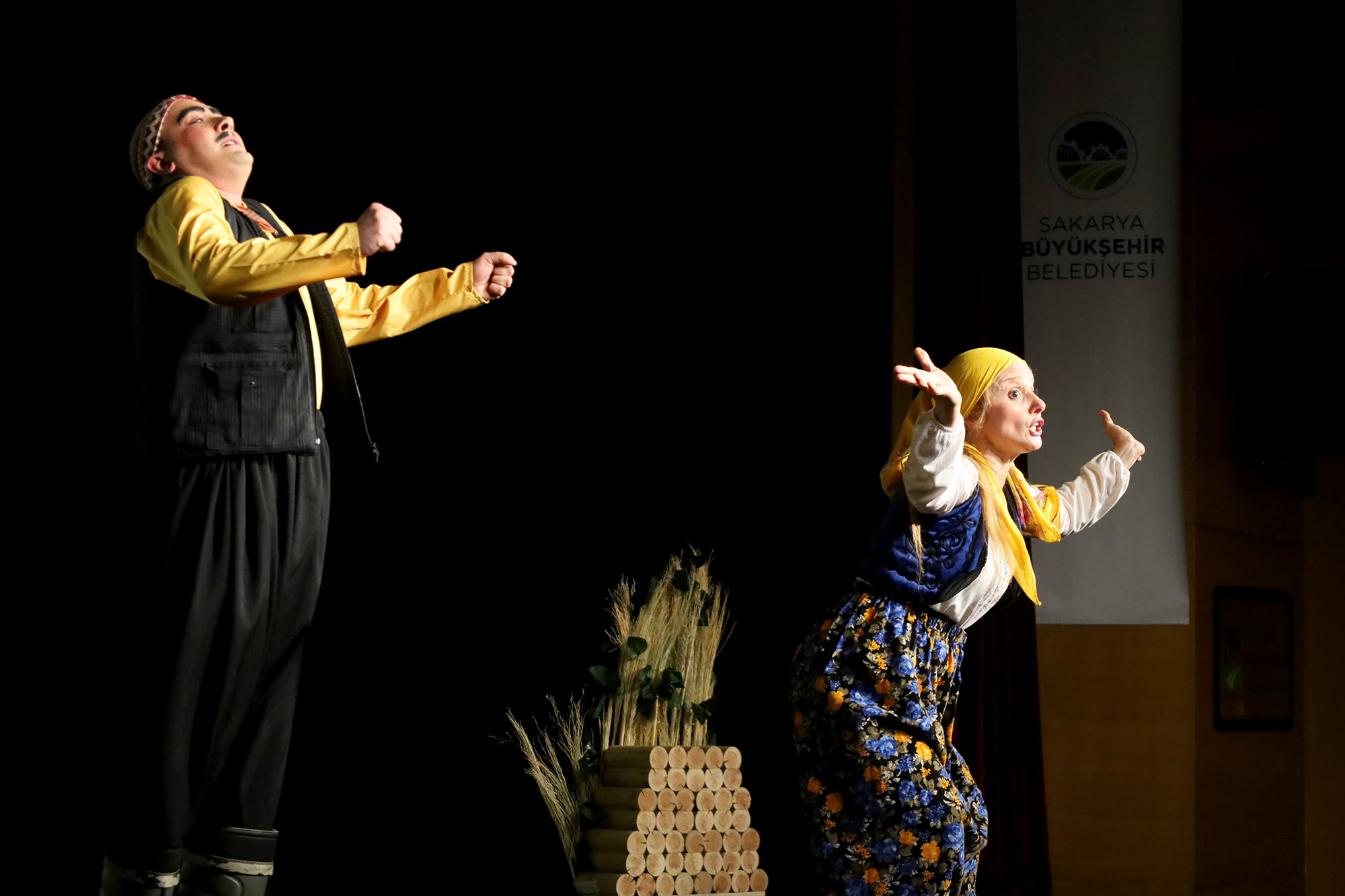 “Zoraki Takip” AKM’de kahkahalarla geçti