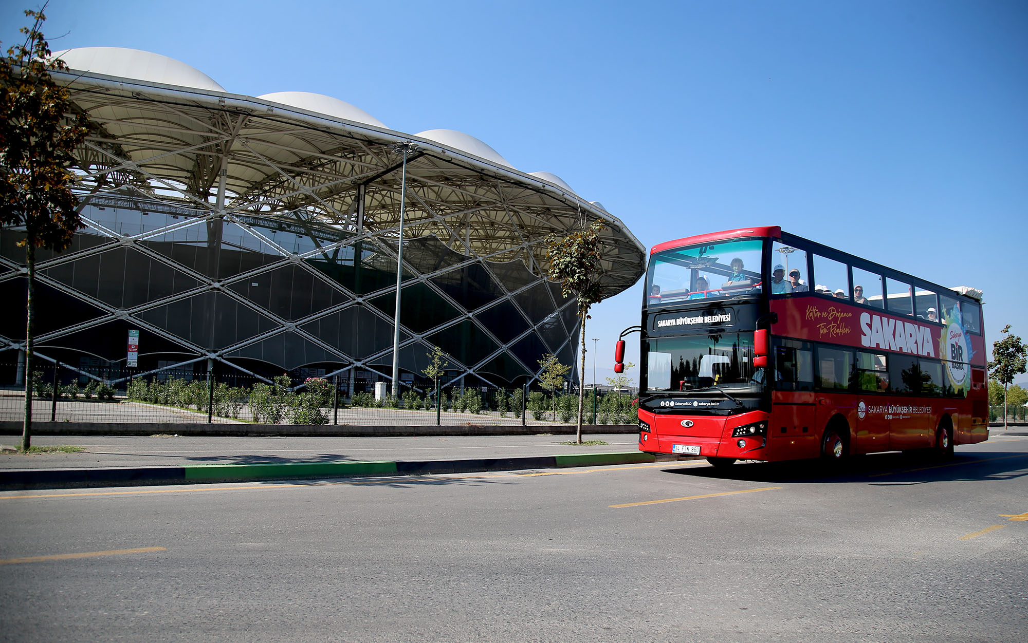 Büyükşehir’in çift katlı turizm otobüsü seferlerine başladı