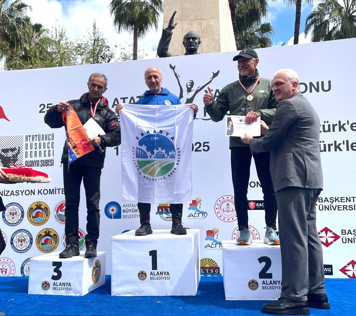Büyükşehir başarılı atleti Ali Turan Alanya’da zirveye yükseldi