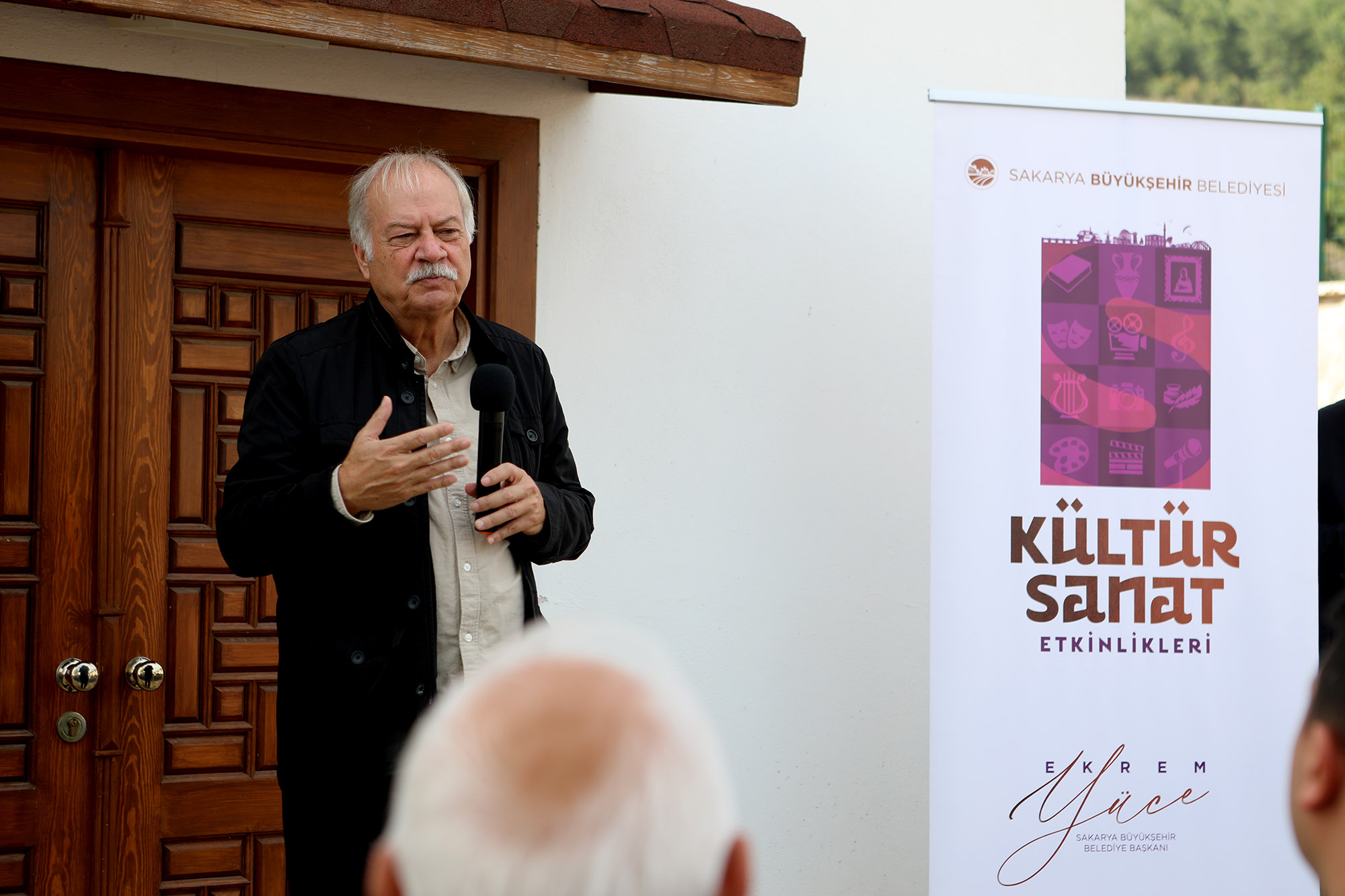 Prof. Dr. İsen türbe önünde anlattı: Pamukova’nın fethi ve Karaca Ahmet’in manevi hatırası