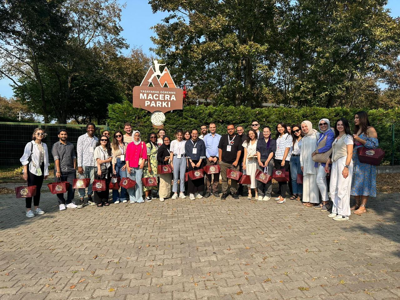 18 ülkeden 21 genç Büyükşehir’in dünyaya örnek projelerini tanıdı