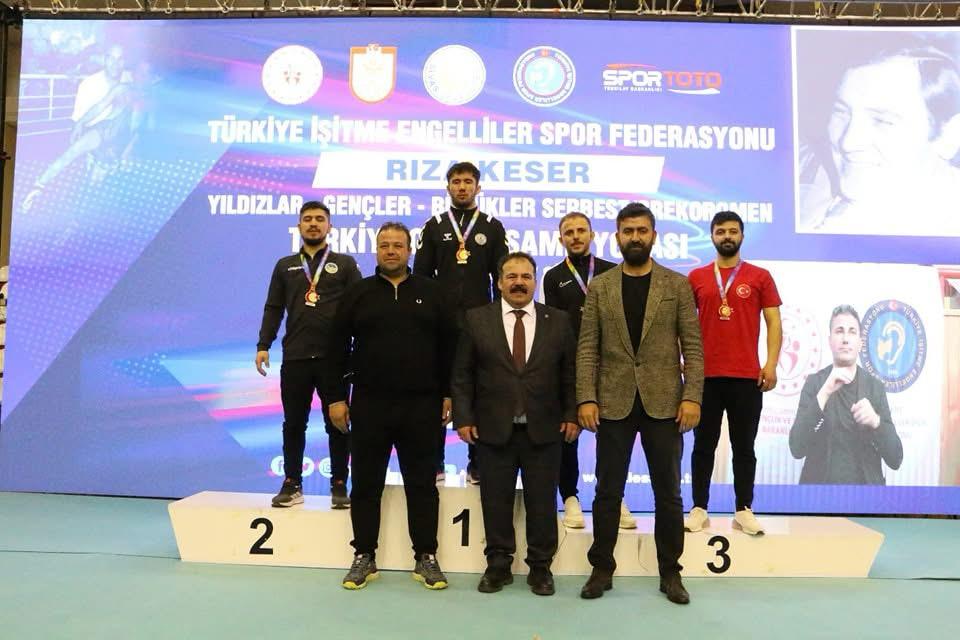 Büyükşehir güreşçileri Sivas’ta şampiyon oldu