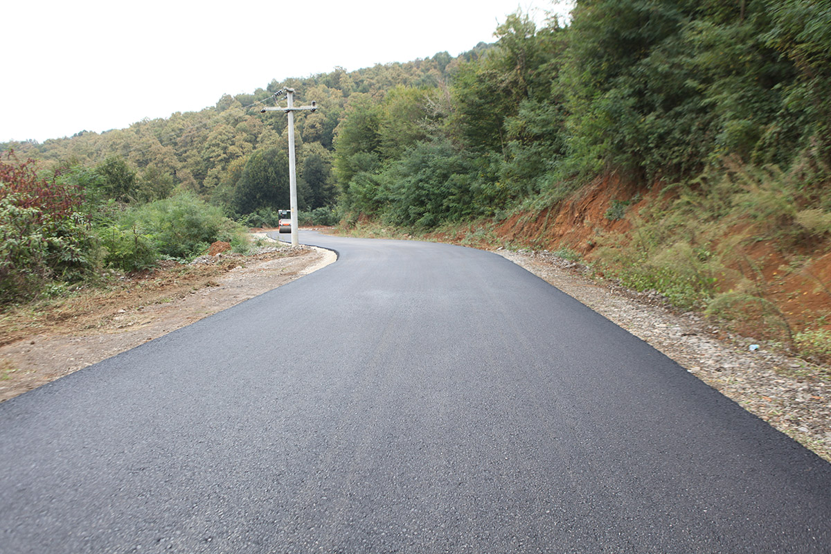 Güzlek Mahallesi’nde asfalt tamam