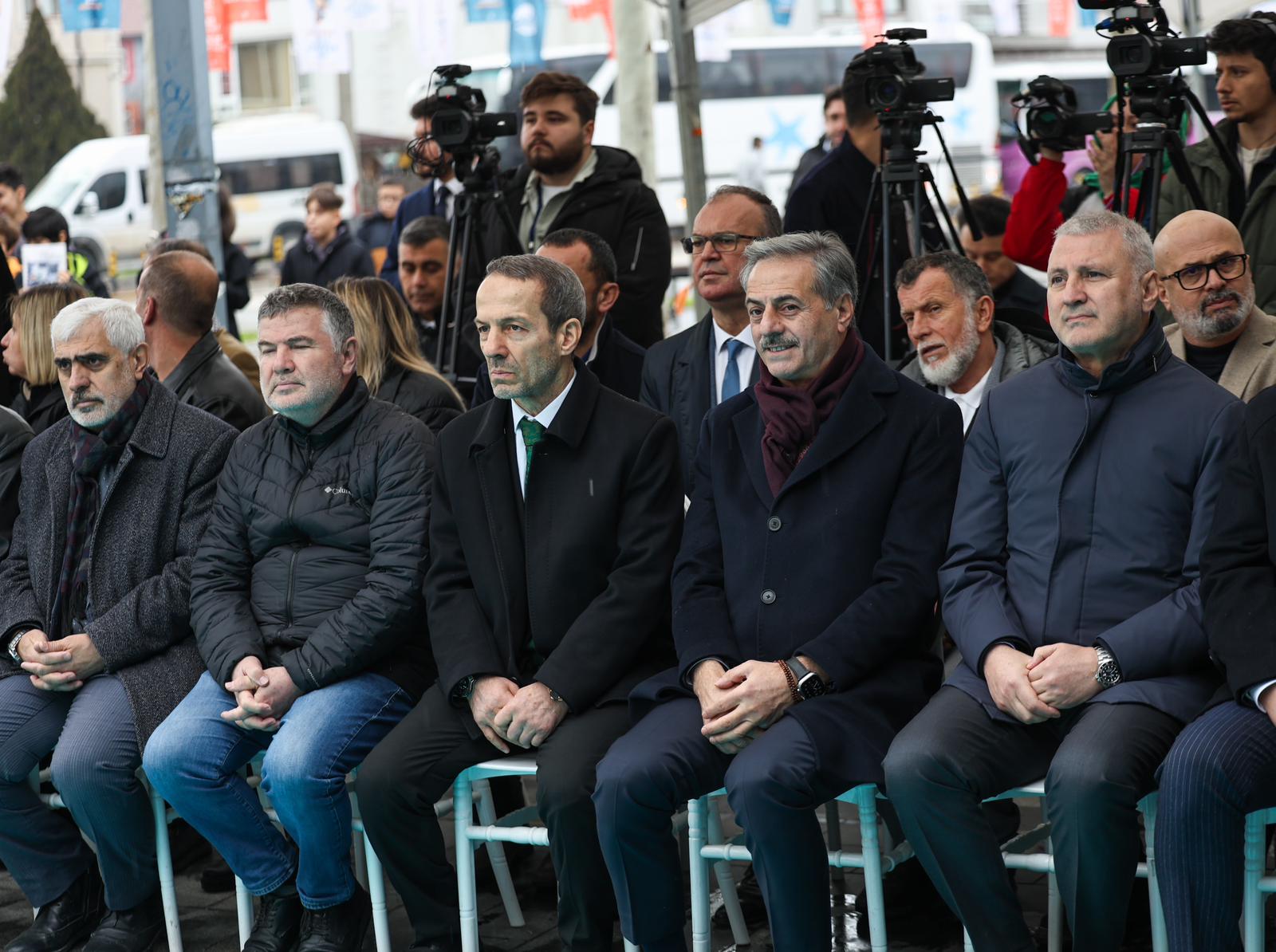 Sakarya'da çocukların 'ufkuna' ışık olacak edebiyat fuarı başladı: İlk günden binlerce misafir akın etti...